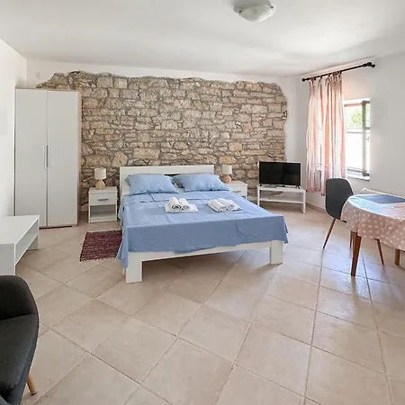Apartamento Gorgeous In With Wifi